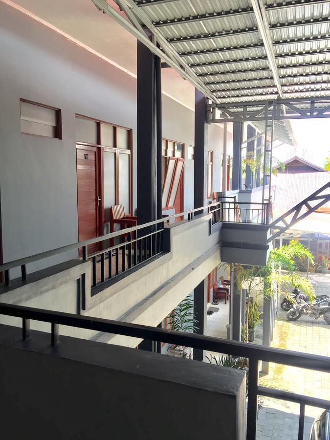 Sola Gracia Guest House & Kost Palangkaraya Exterior photo